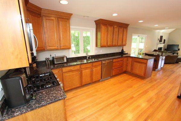 19 Benjamin Lane Reading, MA 01867 - Photo 7 of 28