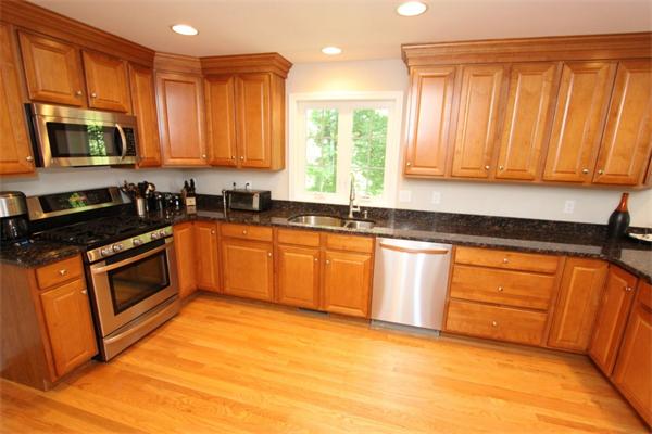 19 Benjamin Lane Reading, MA 01867 - Photo 10 of 28