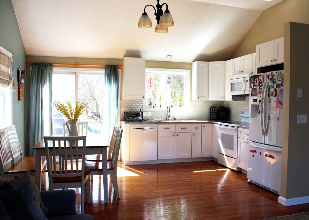 135 Morrison Road Taunton, MA 02718 - Photo 3 of 20