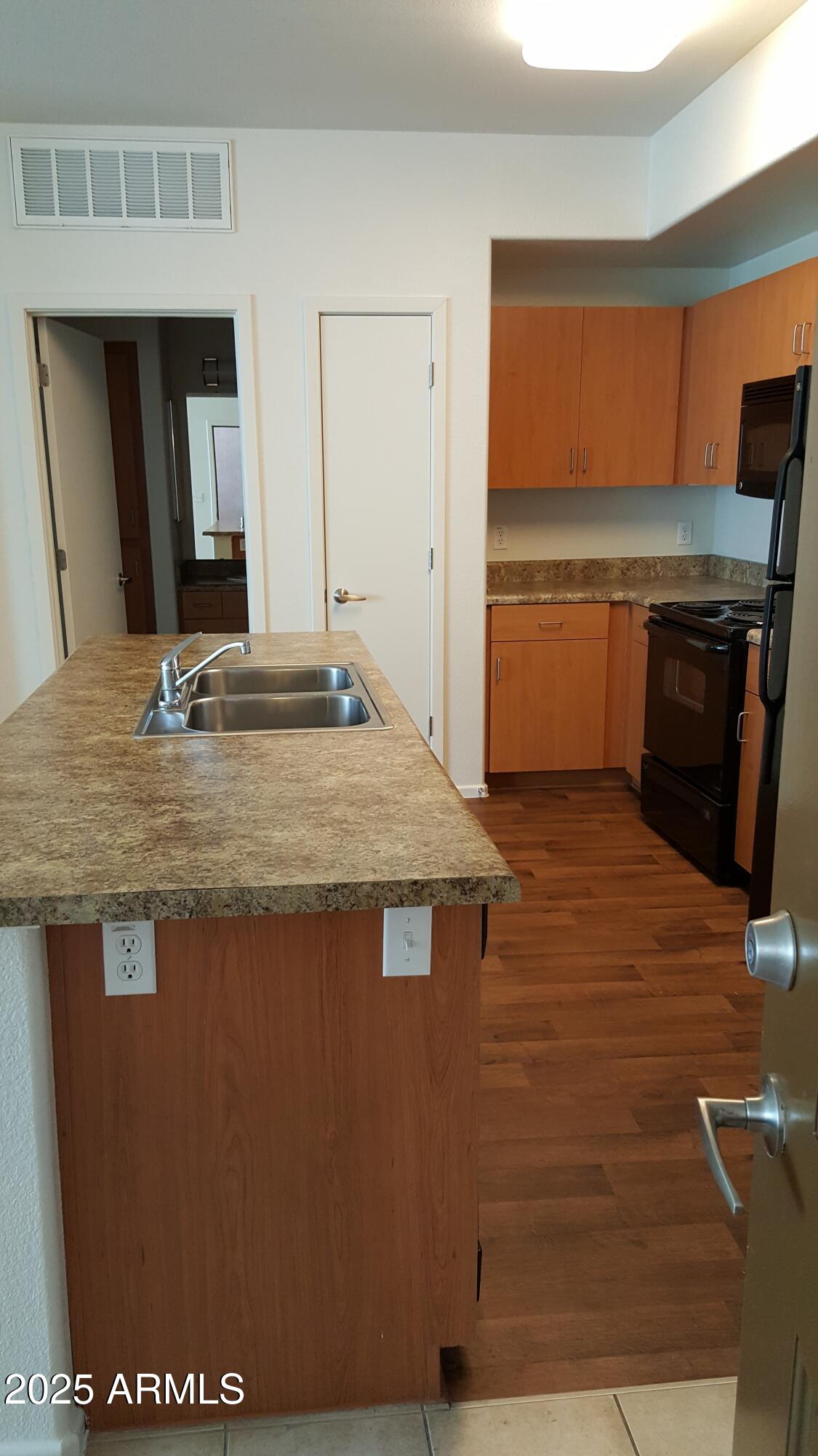 110 West Bell Road, Unit 1 Phoenix, AZ 85023 - Photo 4 of 21 Kitchen