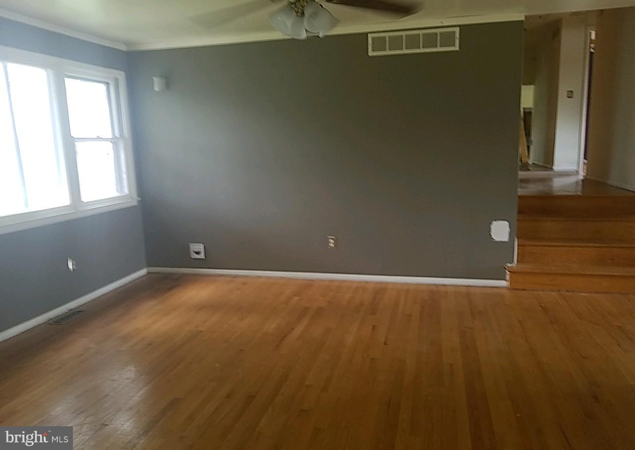 4618 Ballygar Road Baltimore, MD 21236 - Photo 8 of 29 en empty room and window