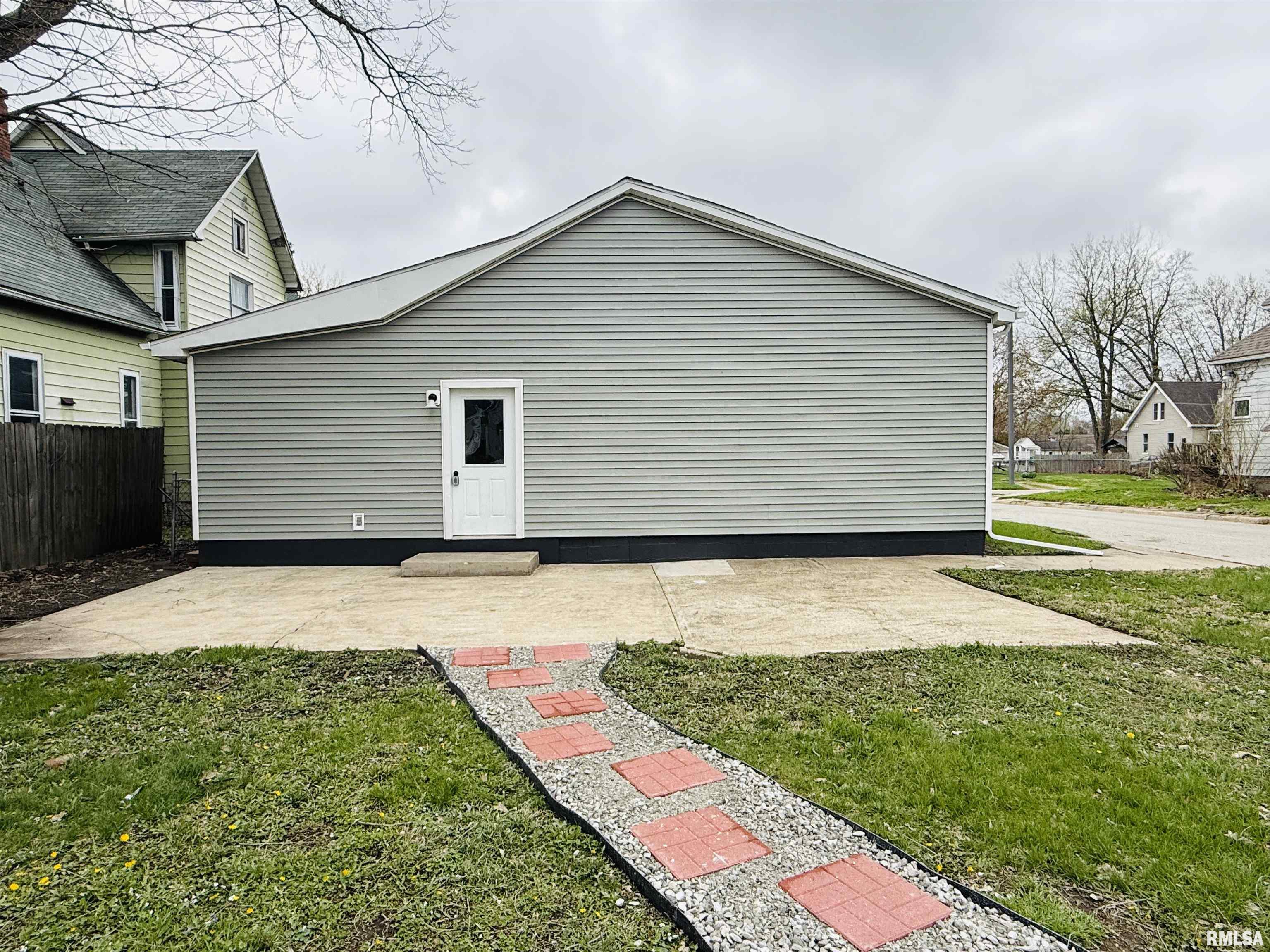 233 West Spruce Street Canton, IL 61520 - Photo 9 of 38