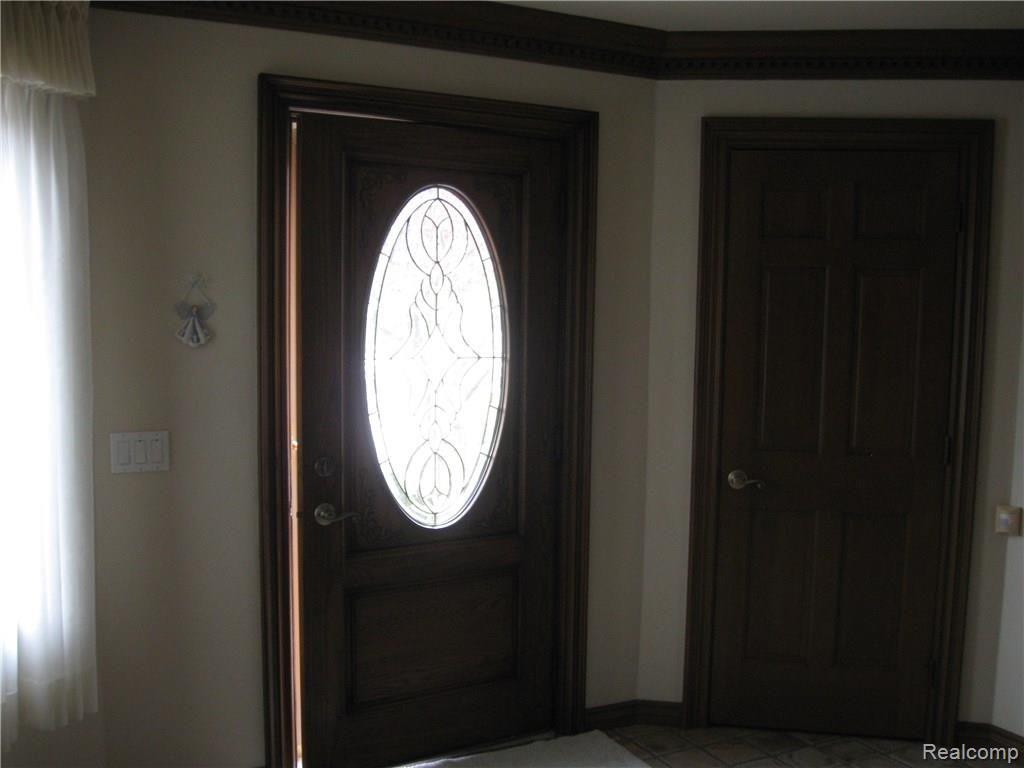 2437 Munster Road Rochester Hills, MI 48309 - Photo 32 of 47