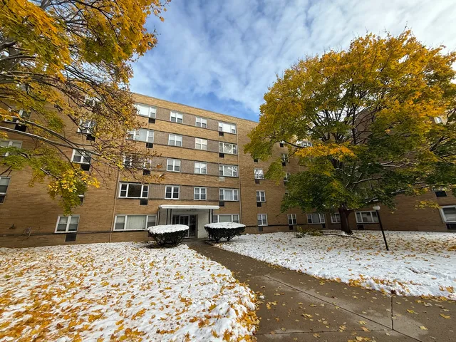 $1,200 | 2025 West Granville Avenue, Unit 509, Chicago, IL 60659