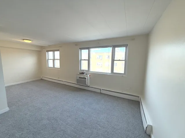 $1,200 | 2025 West Granville Avenue, Unit 509, Chicago, IL 60659