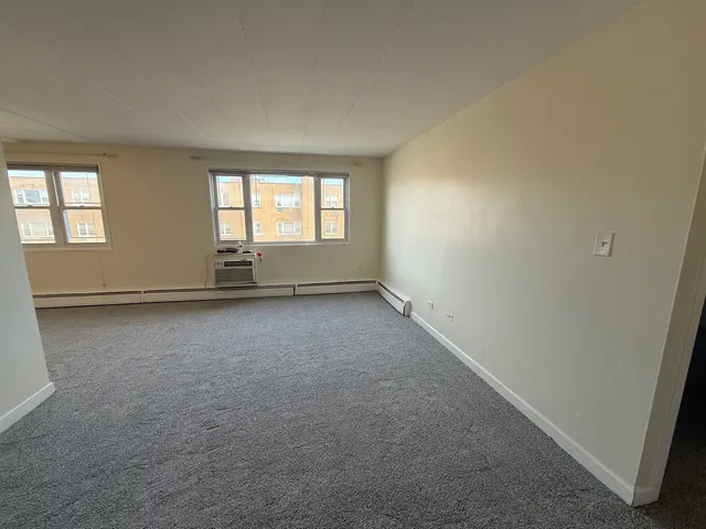 $1,200 | 2025 West Granville Avenue, Unit 509, Chicago, IL 60659