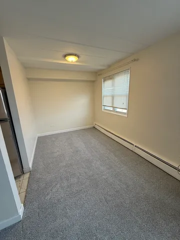 $1,200 | 2025 West Granville Avenue, Unit 509, Chicago, IL 60659
