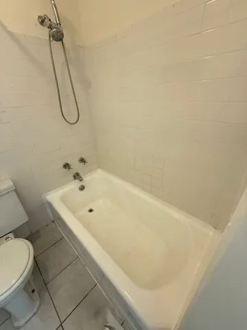 $1,200 | 2025 West Granville Avenue, Unit 509, Chicago, IL 60659