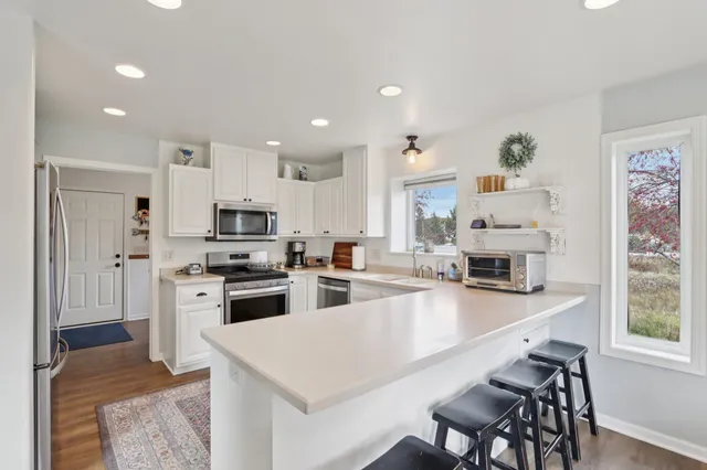 $574,900 | 6802 Sandy Lane, Waterford, WI 53185