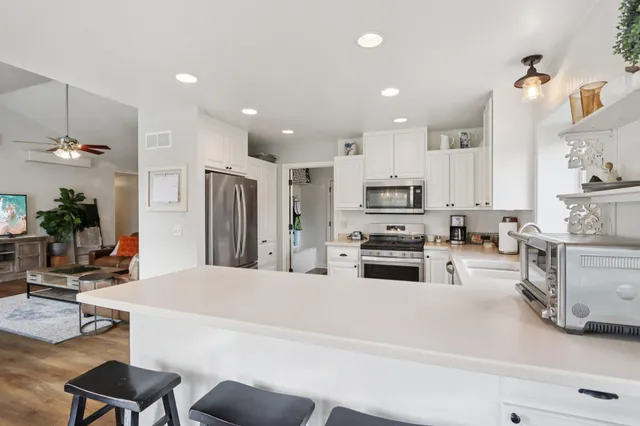 $574,900 | 6802 Sandy Lane, Waterford, WI 53185