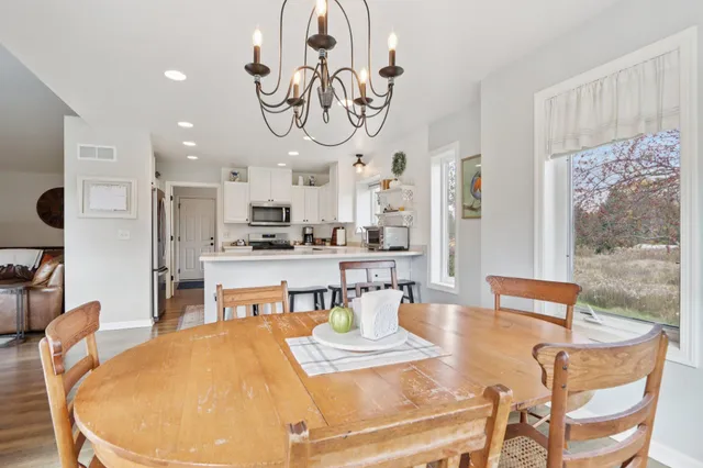 $574,900 | 6802 Sandy Lane, Waterford, WI 53185