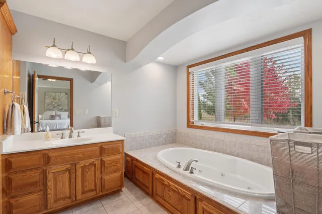 $574,900 | 6802 Sandy Lane, Waterford, WI 53185