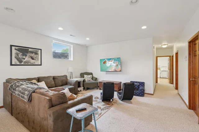 $574,900 | 6802 Sandy Lane, Waterford, WI 53185