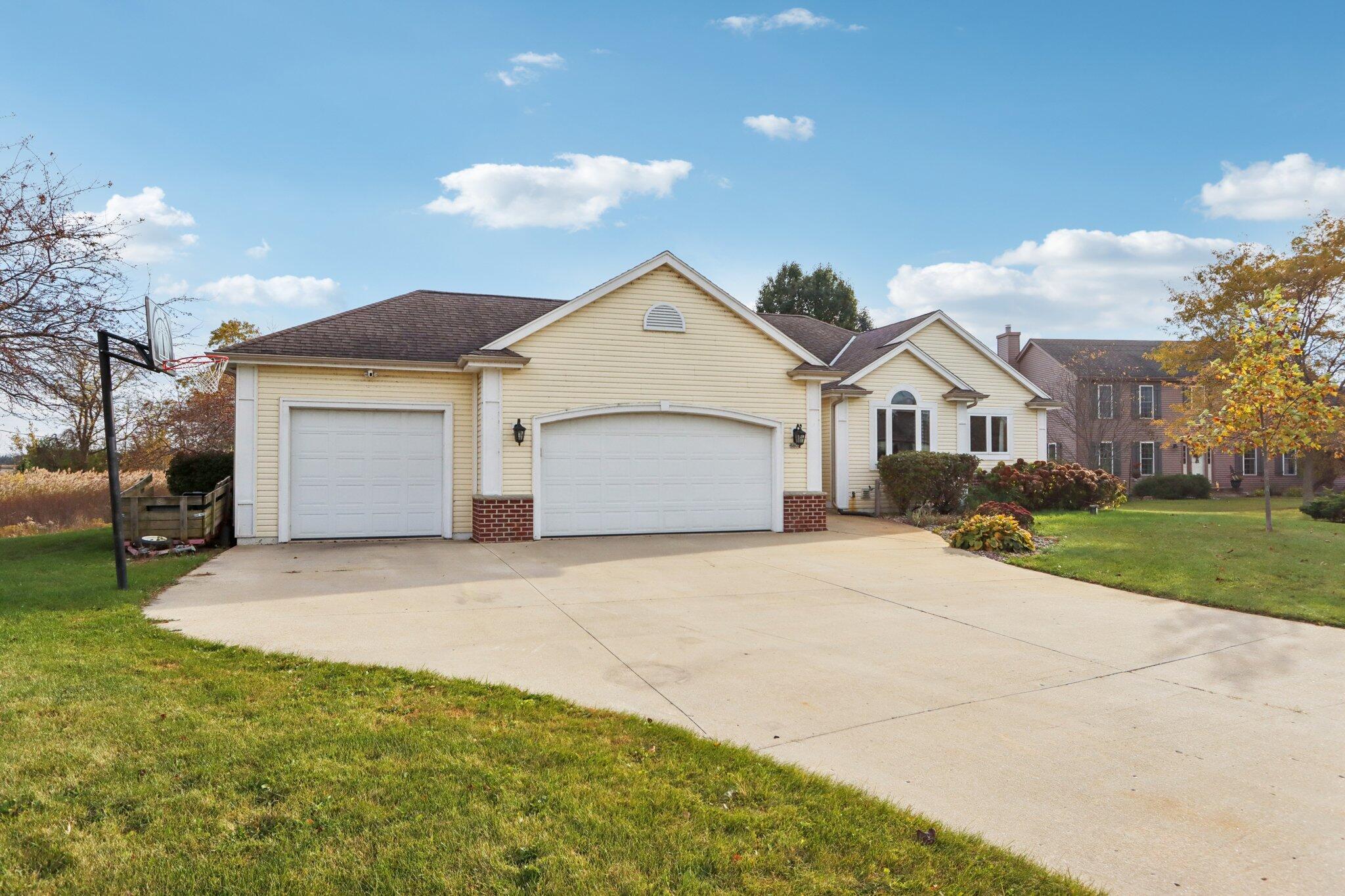 6802 Sandy Lane Waterford, WI 53185 - Photo 4 of 61 4-web-or-mls-Sandy Ln-S2910-004