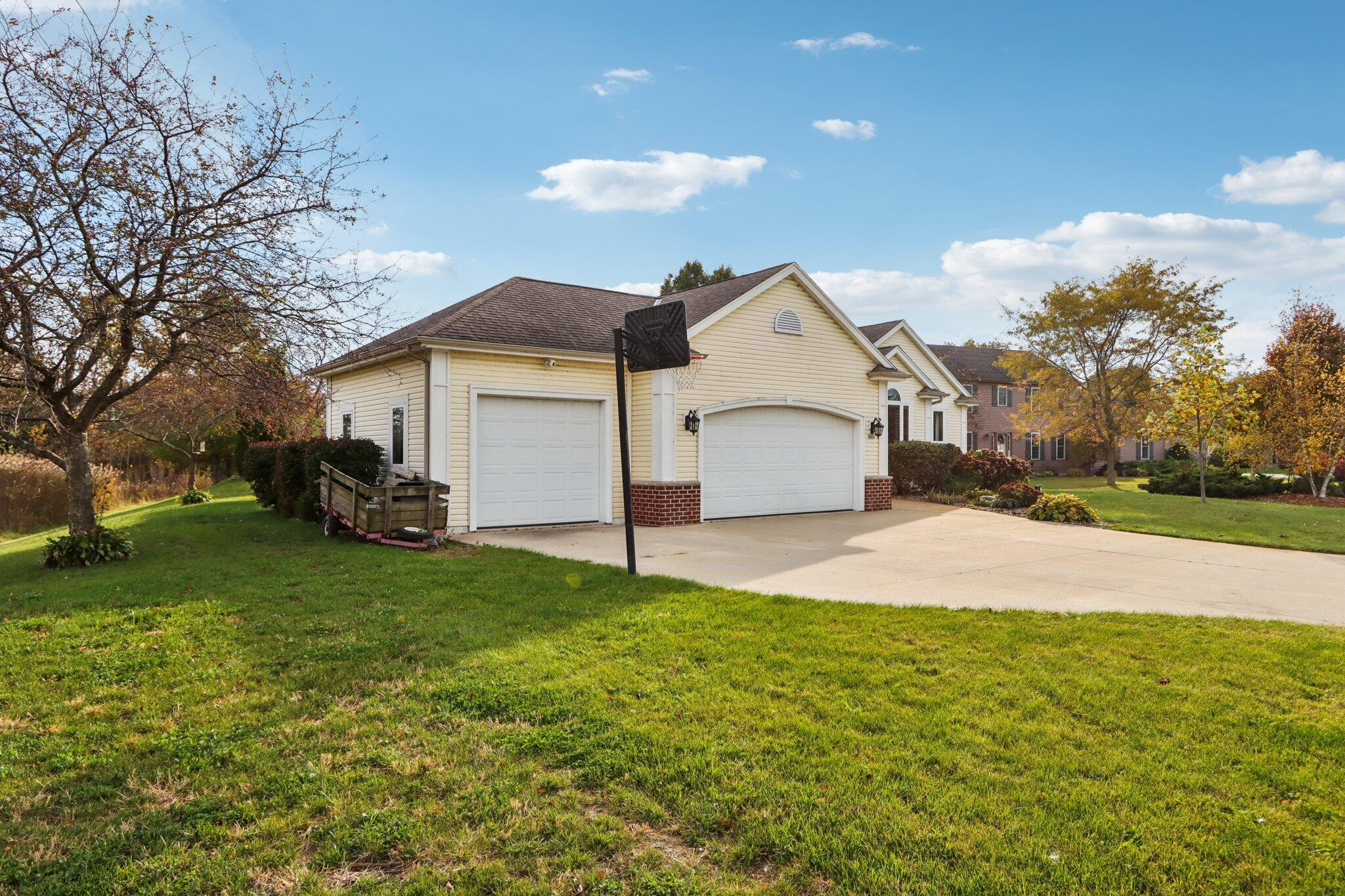 6802 Sandy Lane Waterford, WI 53185 - Photo 5 of 61 5-web-or-mls-Sandy Ln-S2910-005