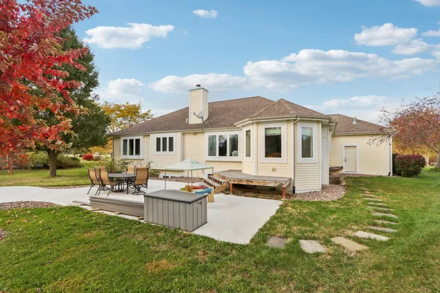 $574,900 | 6802 Sandy Lane, Waterford, WI 53185