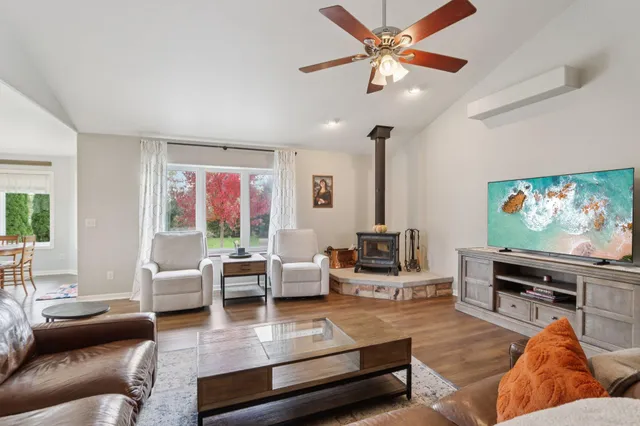 $574,900 | 6802 Sandy Lane, Waterford, WI 53185