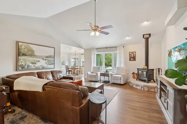 $574,900 | 6802 Sandy Lane, Waterford, WI 53185