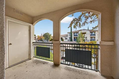 a view of entryway with a front door