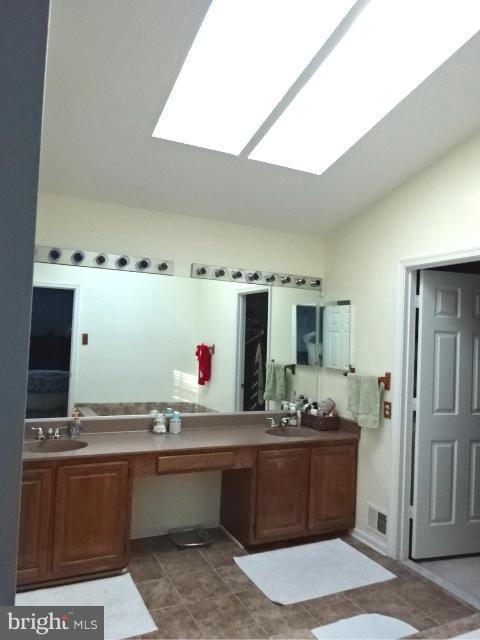 8561 Yoder Street Manassas, VA 20110 - Photo 23 of 25 Bath (Master)