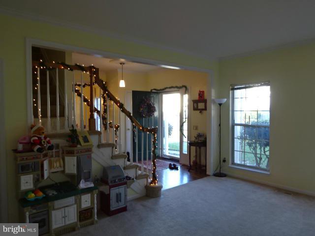 8561 Yoder Street Manassas, VA 20110 - Photo 9 of 25 Living Room