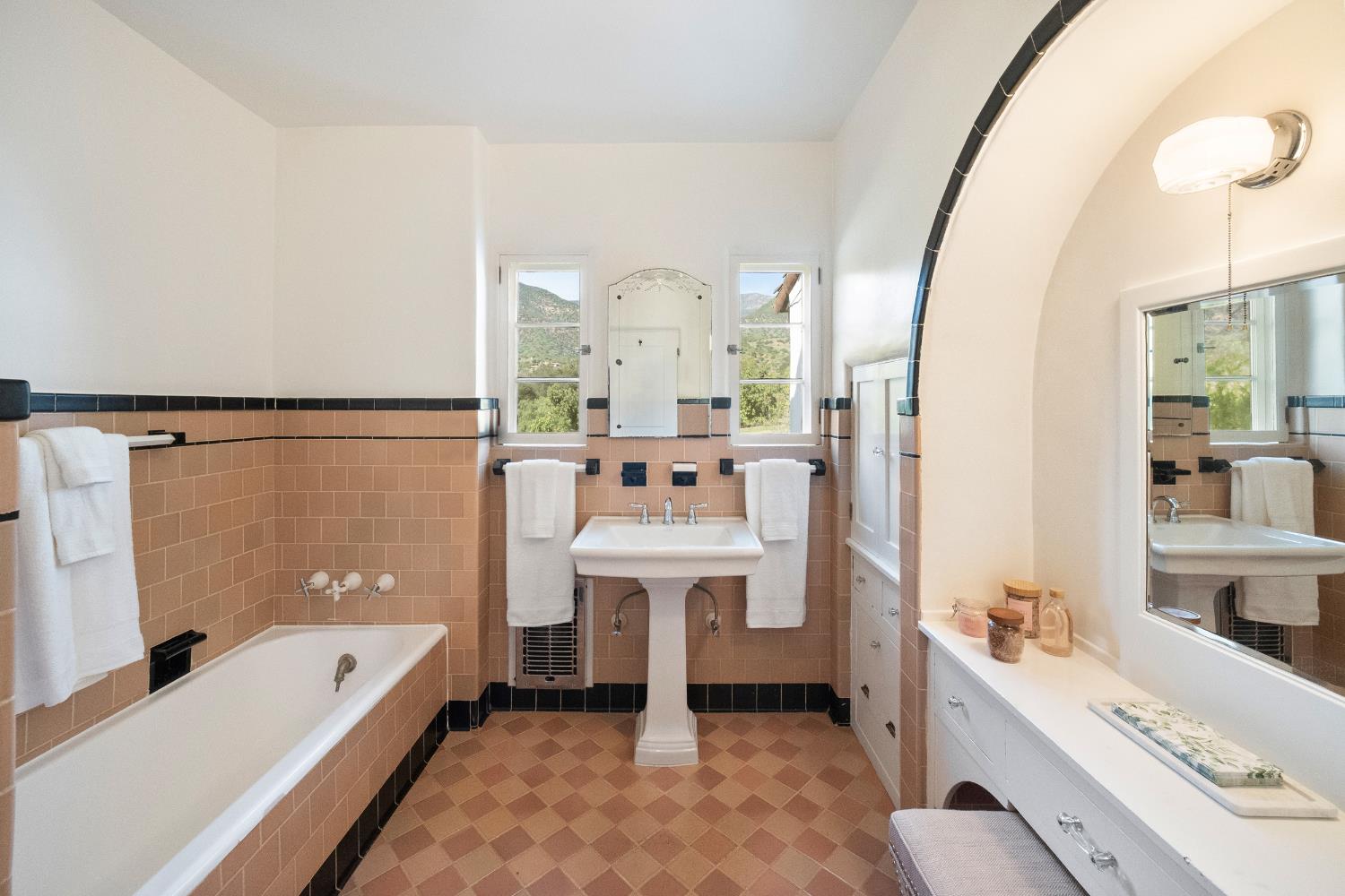 3935 Thacher Road Ojai, CA 93023 - Photo 26 of 50 a bathroom with a bathtub a sink and a mirror