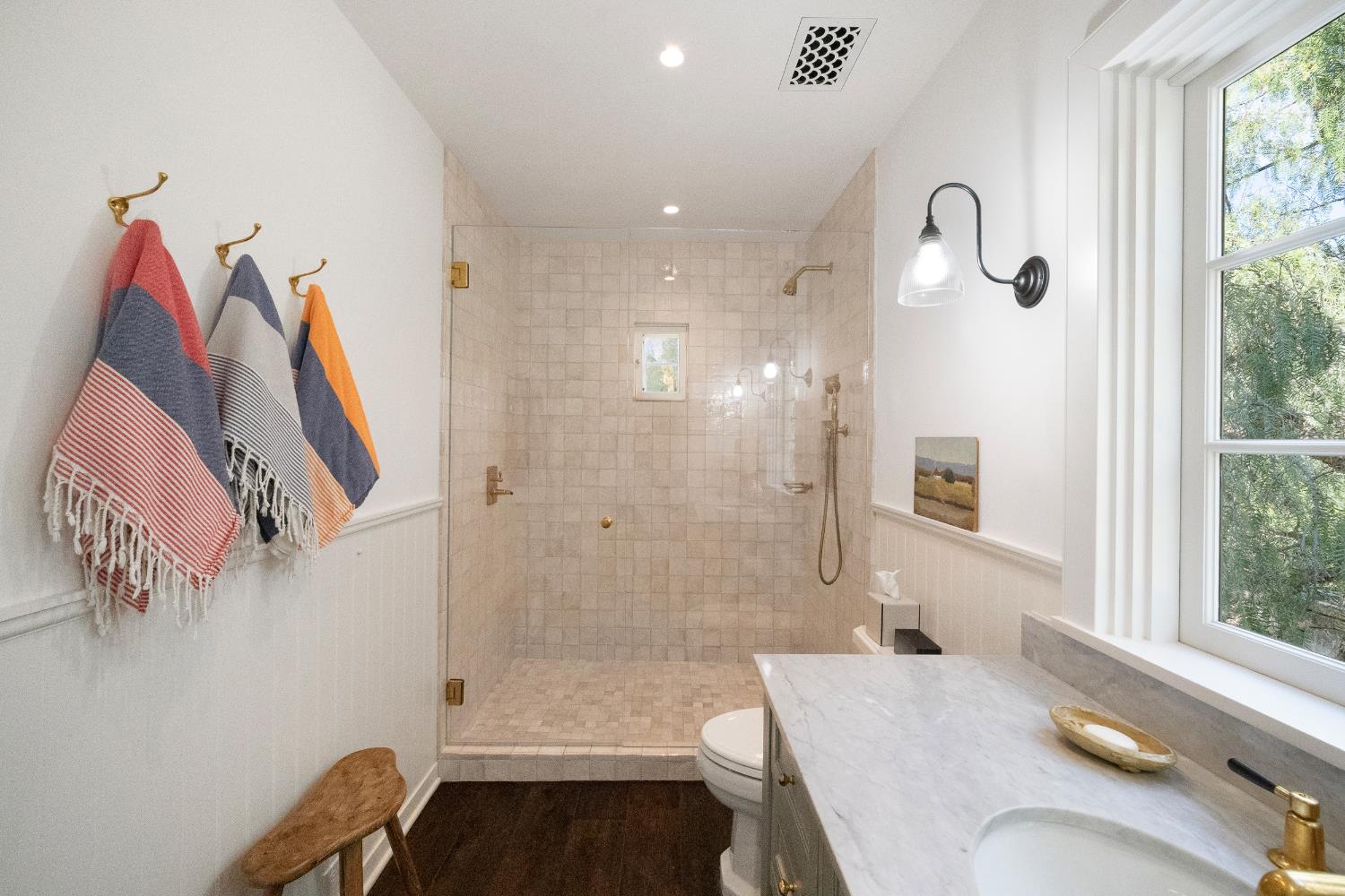 3935 Thacher Road Ojai, CA 93023 - Photo 46 of 50 a bathroom with a sink and a bathtub