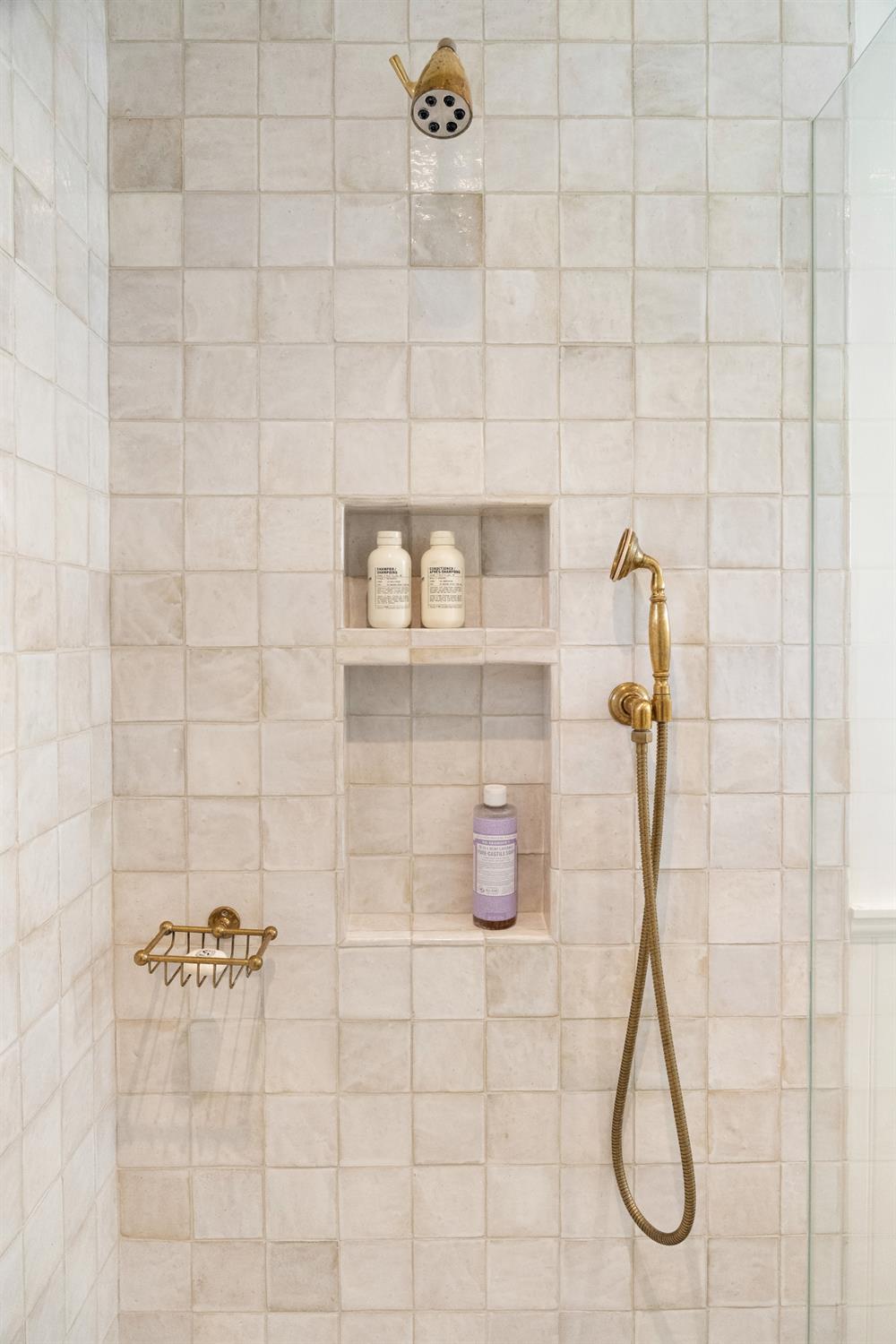 3935 Thacher Road Ojai, CA 93023 - Photo 47 of 50 a bathroom with a shower