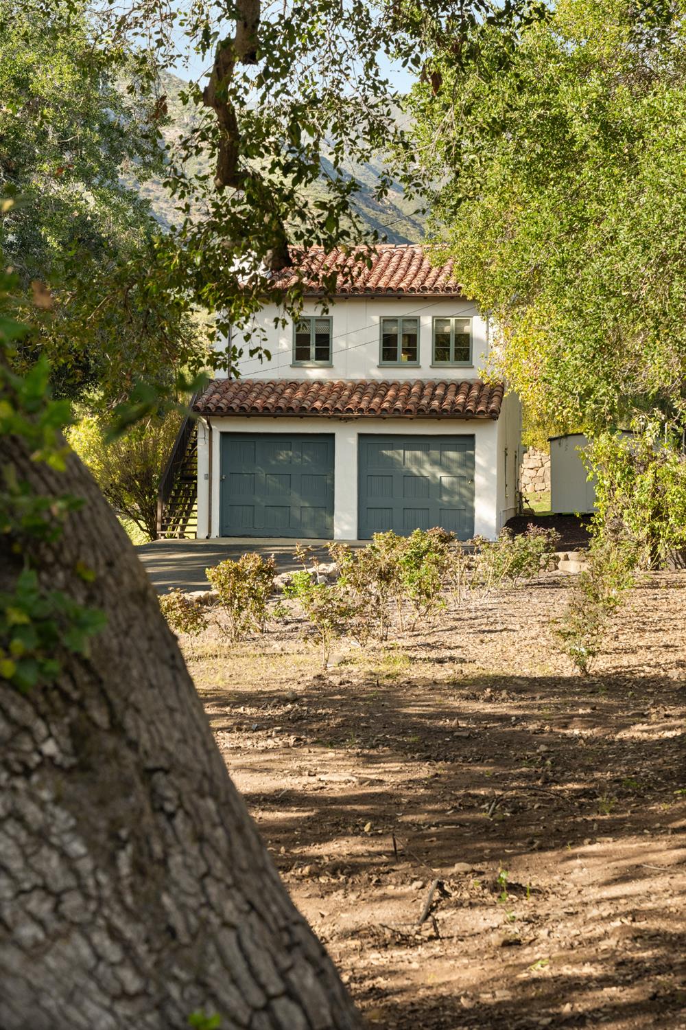 3935 Thacher Road Ojai, CA 93023 - Photo 6 of 50 a view of a house with a ocean view