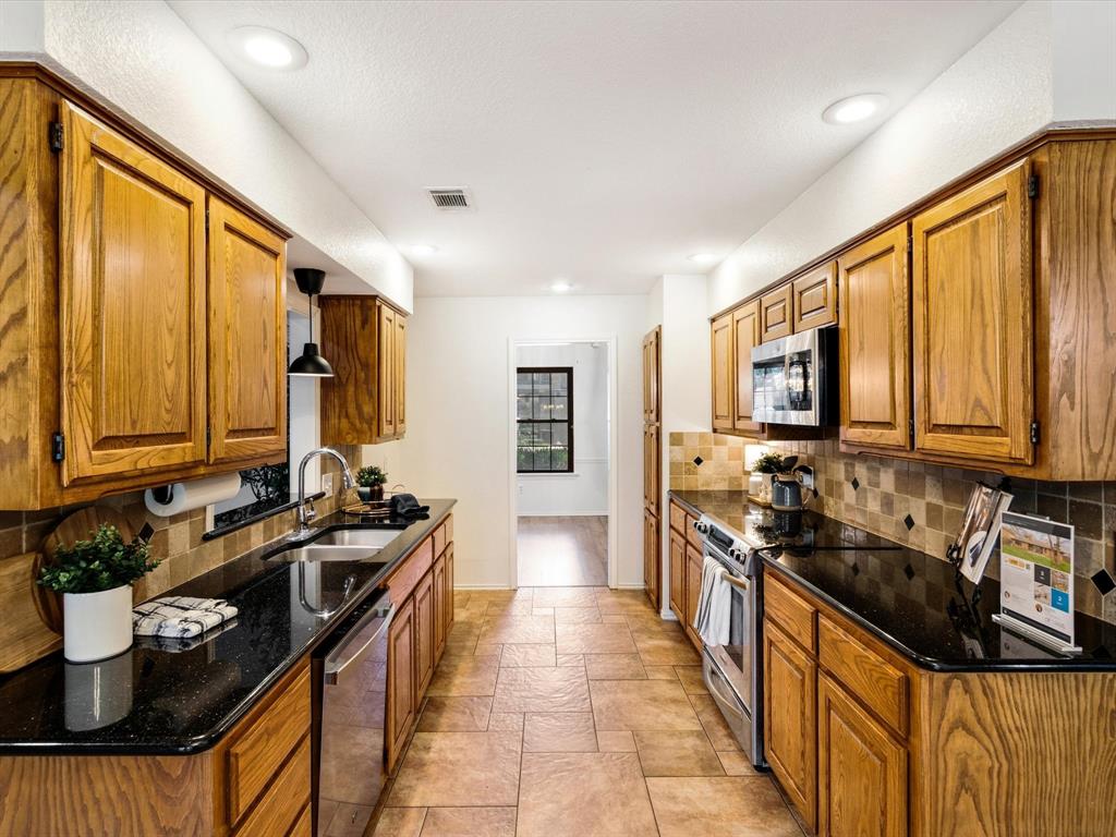 6619 Saddle Ridge Road Arlington, TX 76016 - Photo 3 of 28