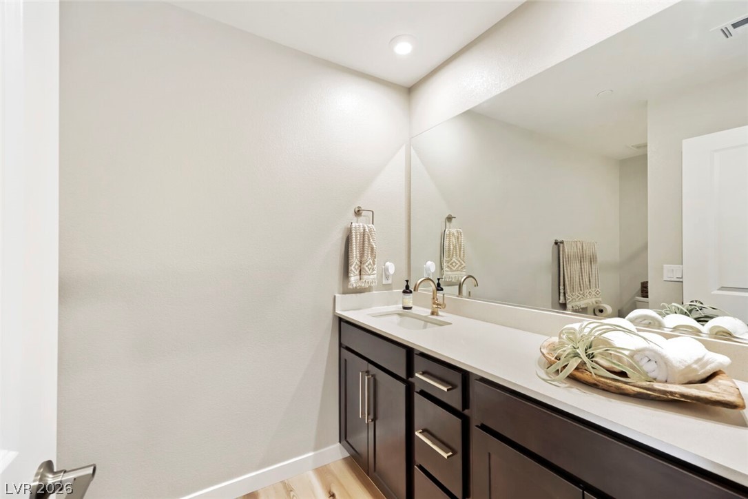 3360 Via Strada Street Henderson, NV 89044 - Photo 23 of 28 Upstairs Bathroom #2 with Tub/ Shower