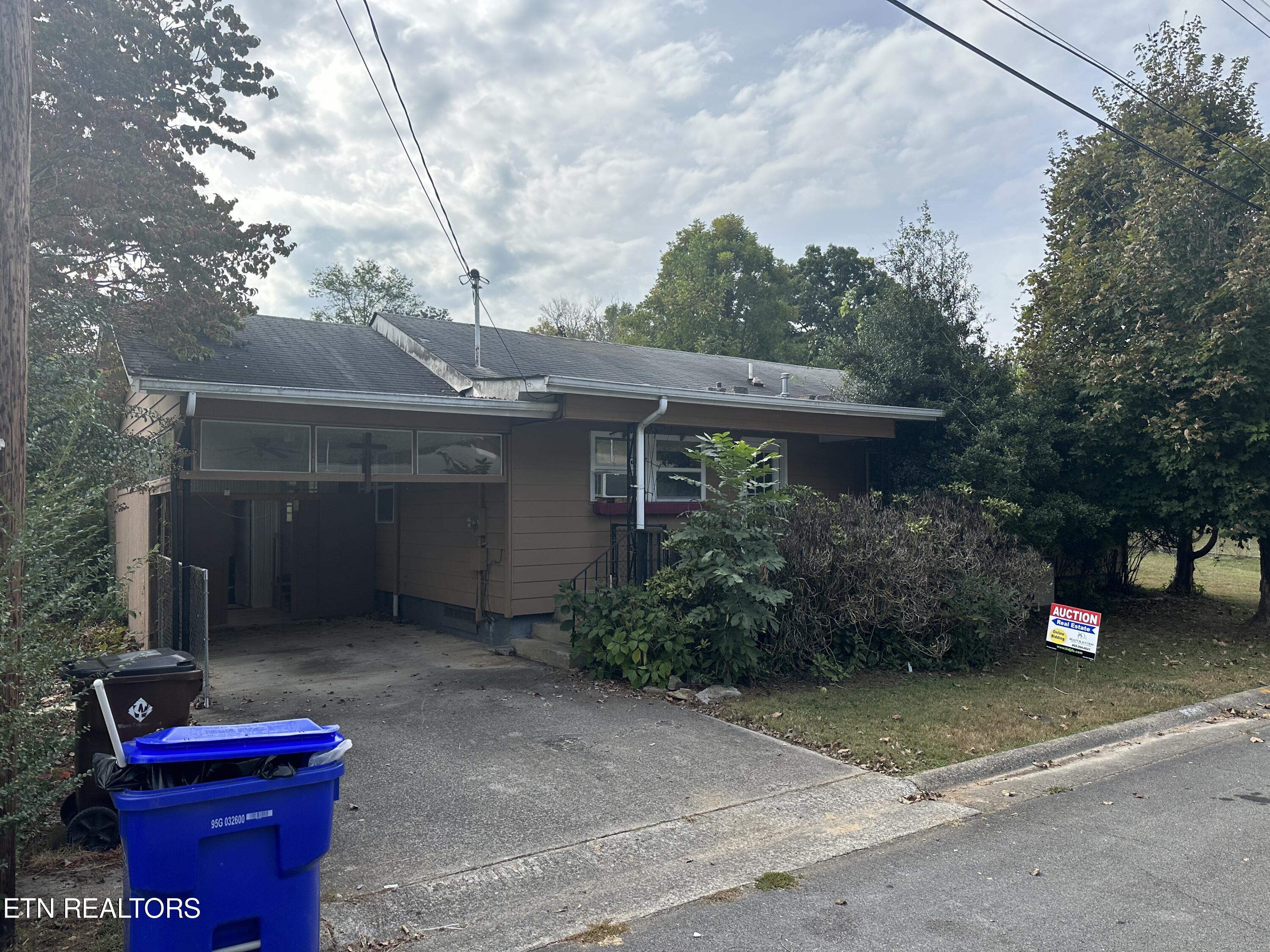 123 West Newkirk Lane Oak Ridge, TN 37830 - Photo 2 of 15 IMG_2246