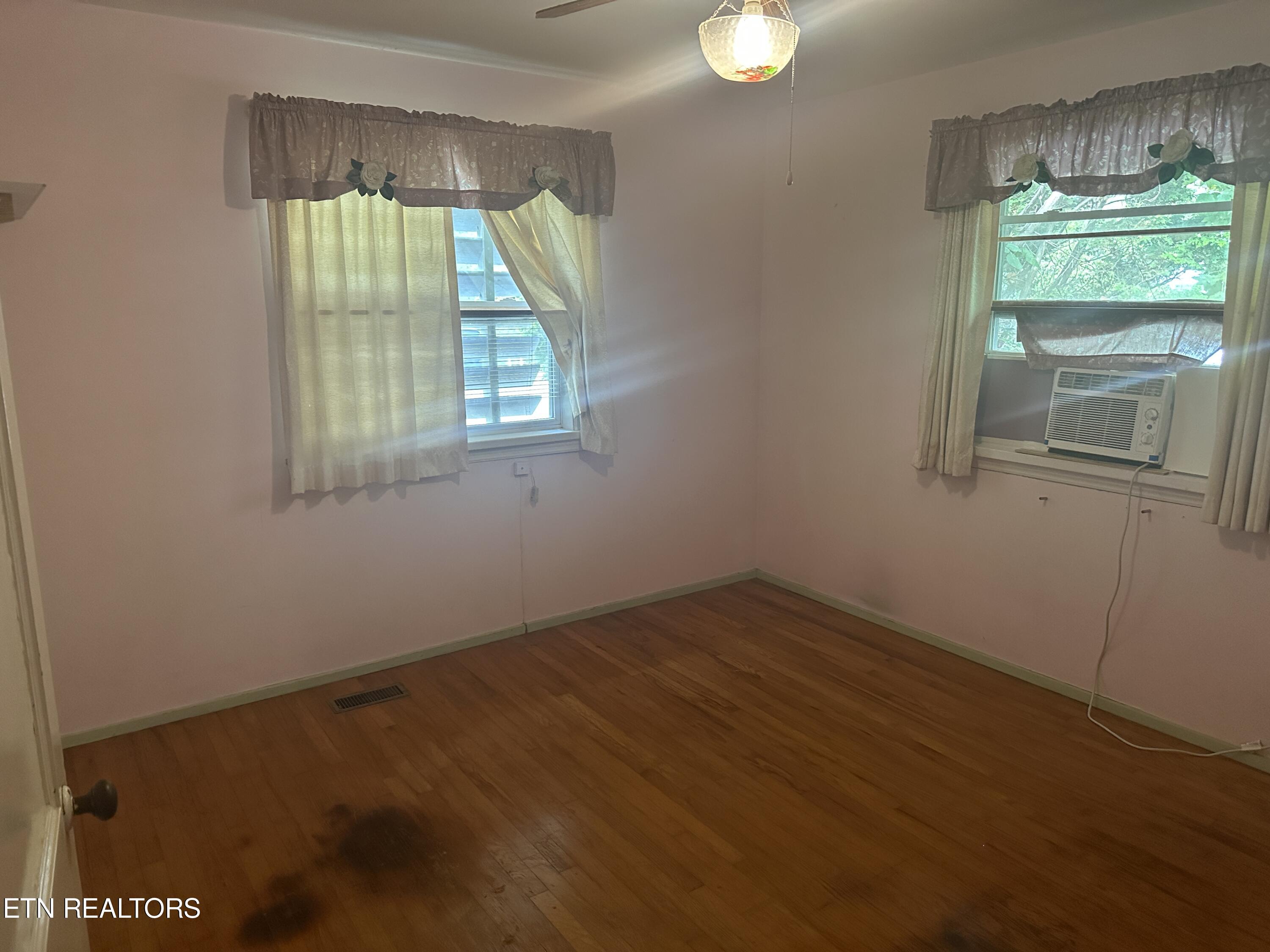 123 West Newkirk Lane Oak Ridge, TN 37830 - Photo 9 of 15 IMG_2253