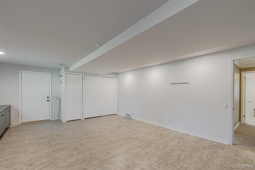 1050 Top View Road Bloomfield Hills, MI 48304 - Photo 15 of 53 Gallery Image 15