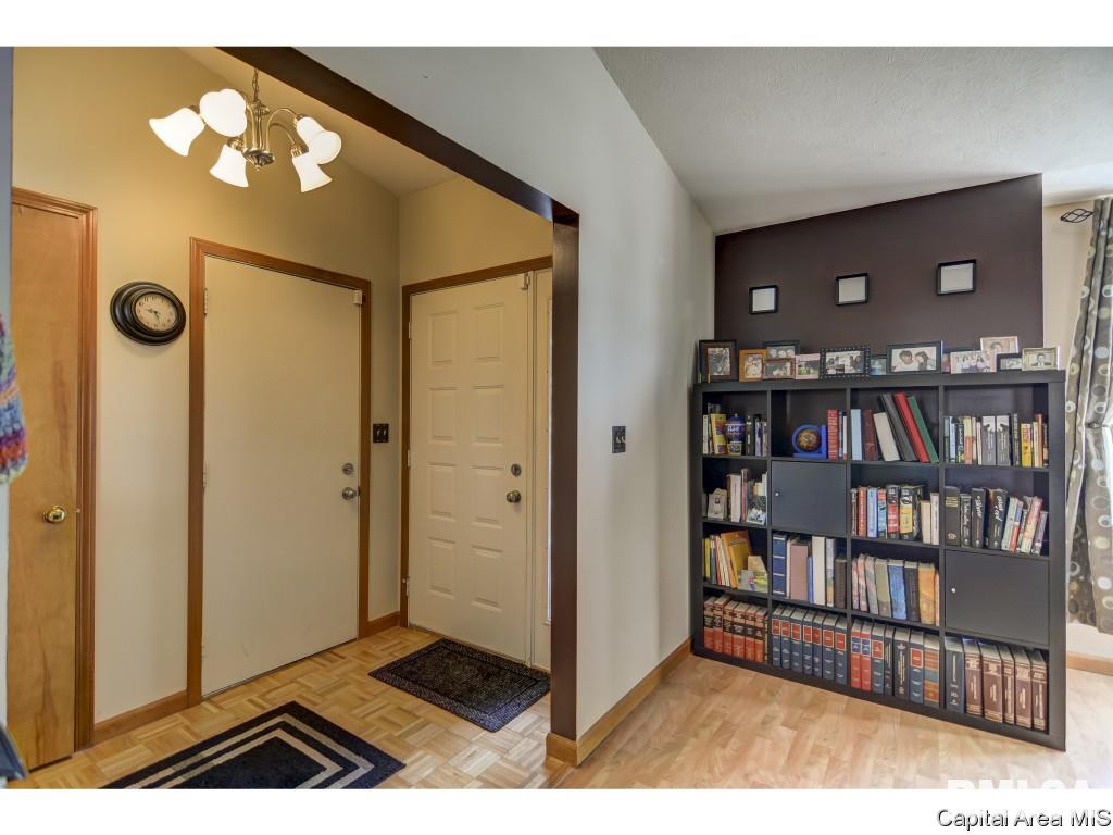 1219 Christopher Lane Springfield, IL 62712 - Photo 2 of 36