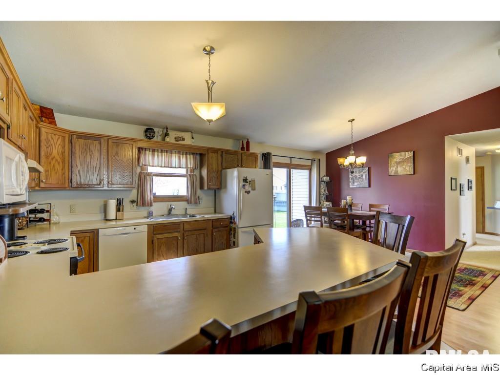 1219 Christopher Lane Springfield, IL 62712 - Photo 9 of 36