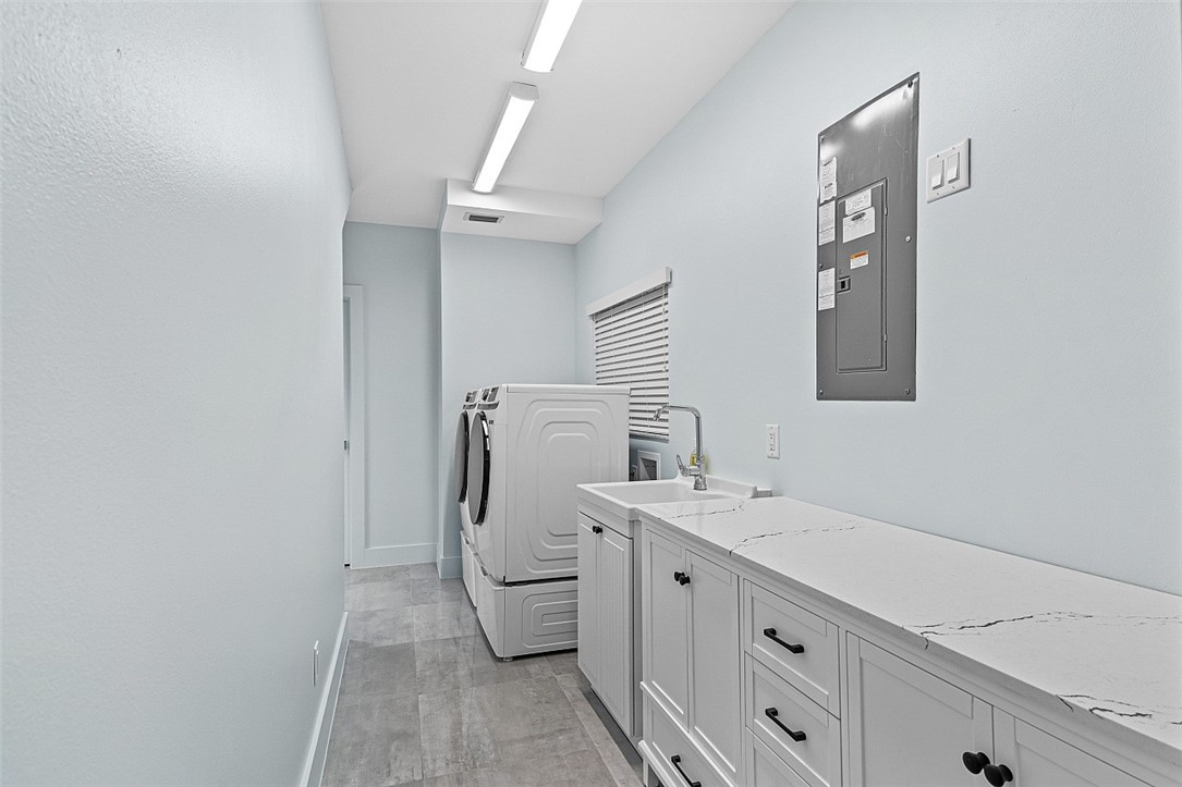 774 Azalea Lane Vero Beach, FL 32963 - Photo 18 of 34 a bathroom with a sink and a mirror