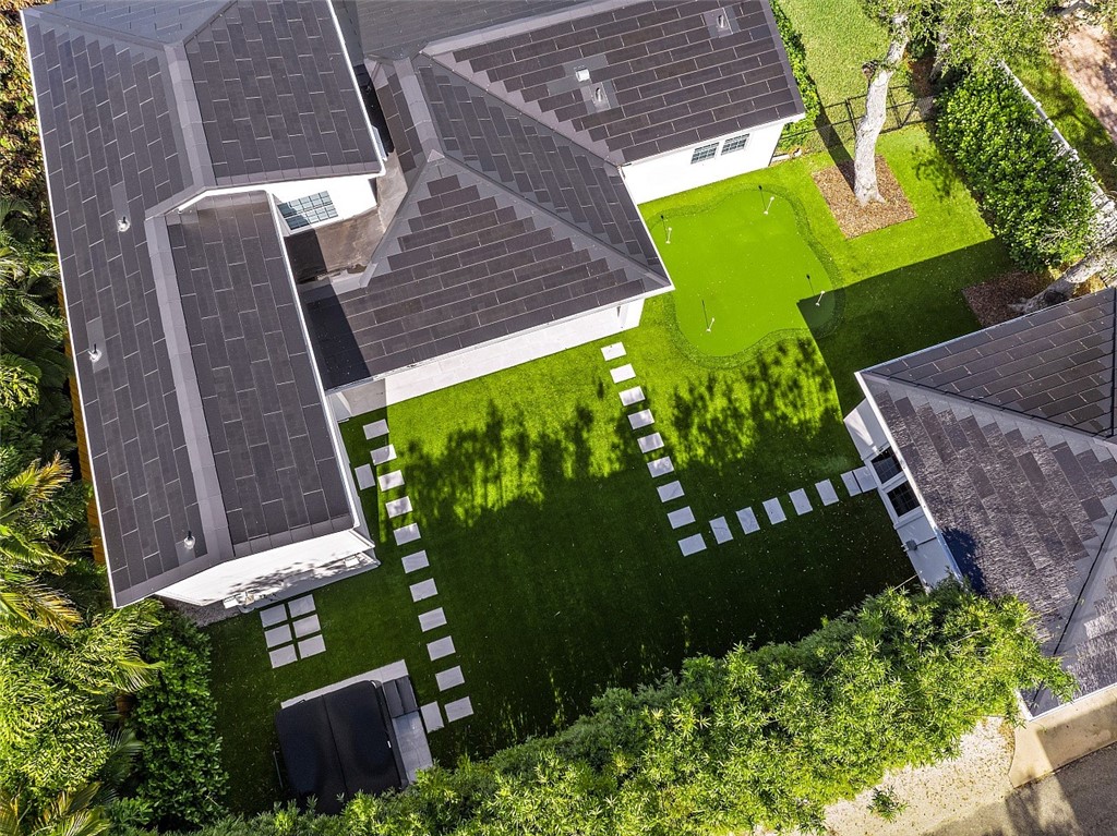 774 Azalea Lane Vero Beach, FL 32963 - Photo 3 of 34 a view of a backyard with plants