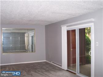 83 Edinshire Road Sicklerville, NJ 08081 - Photo 3 of 8 Living Room