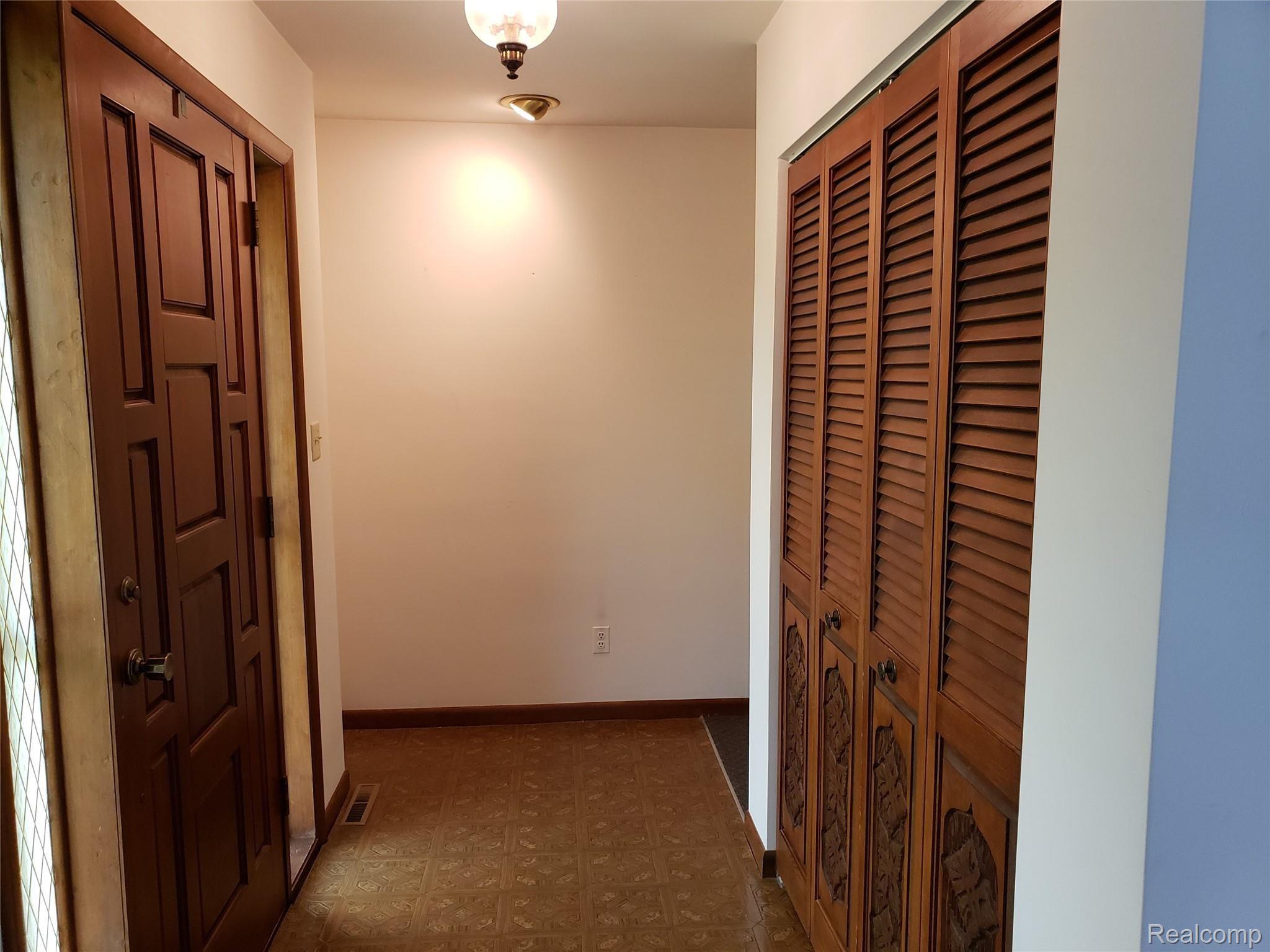1919 Sandy Creek Road Monroe, MI 48162 - Photo 12 of 22 20190913_132120.jpg