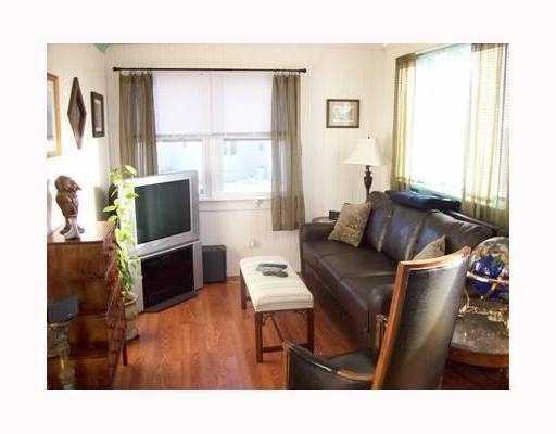31 Offshore Road, Unit D Narragansett, RI 02882 - Photo 3 of 8 Living Room.