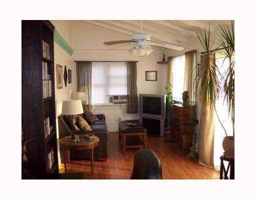 31 Offshore Road, Unit D Narragansett, RI 02882 - Photo 4 of 8 Living Room.