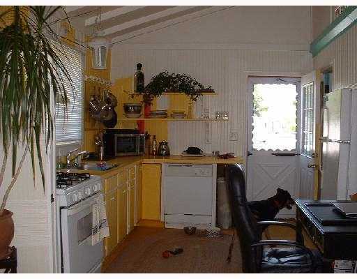 31 Offshore Road, Unit D Narragansett, RI 02882 - Photo 5 of 8 Kitchen.
