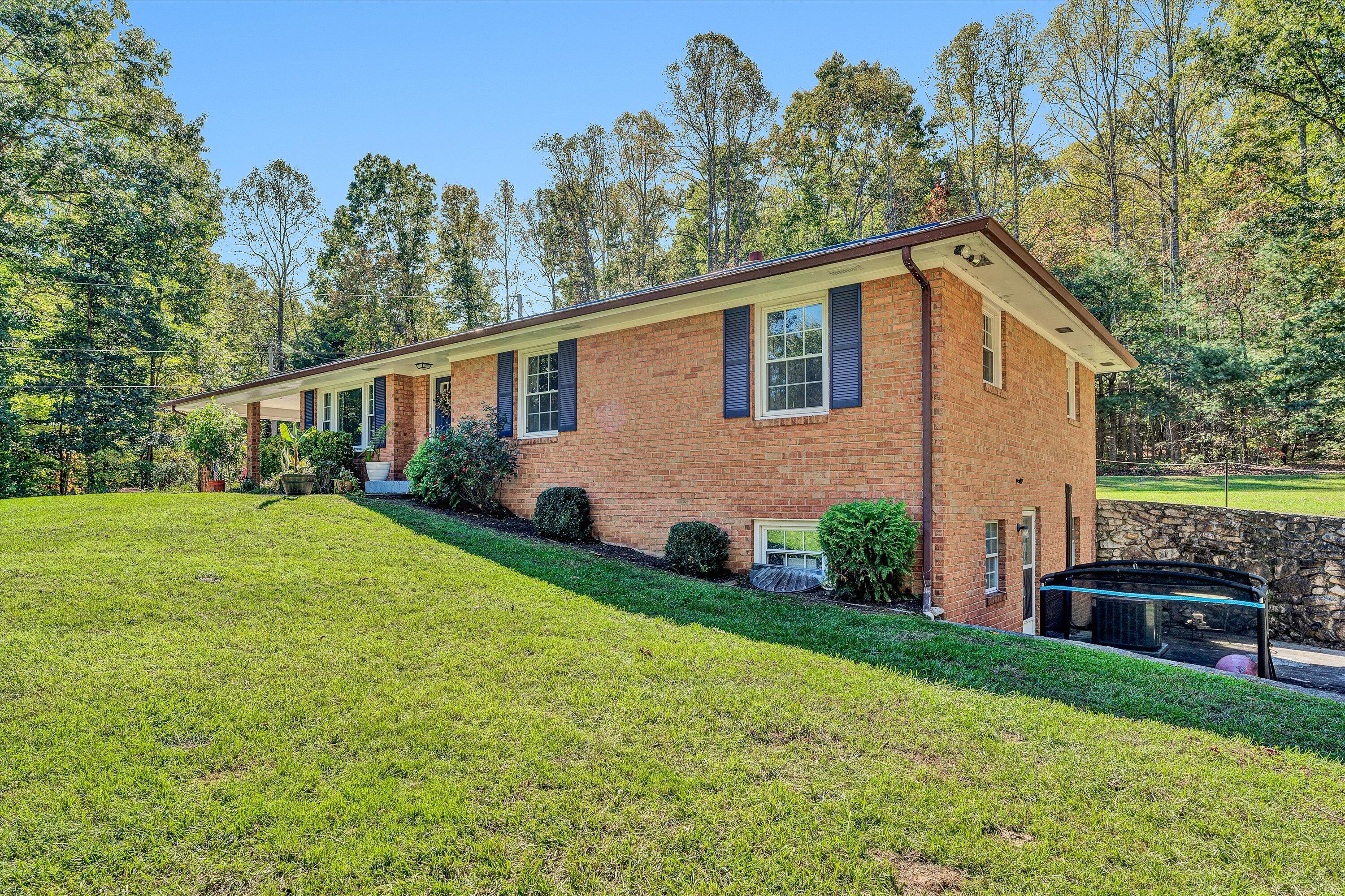 5062 Keffer Road Catawba, VA 24070 - Photo 3 of 34 03-100820240107