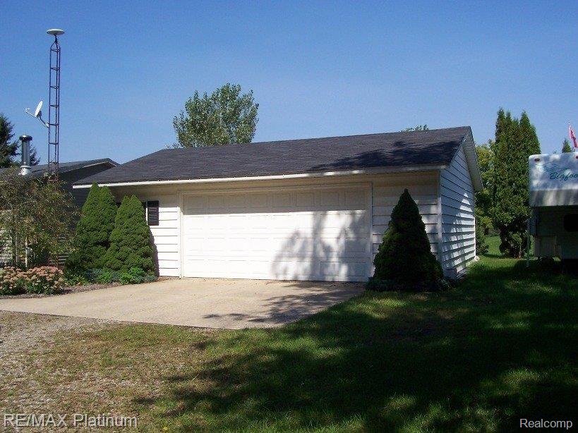 20550 North Lake Road Gregory, MI 48137 - Photo 3 of 13 nl_garage