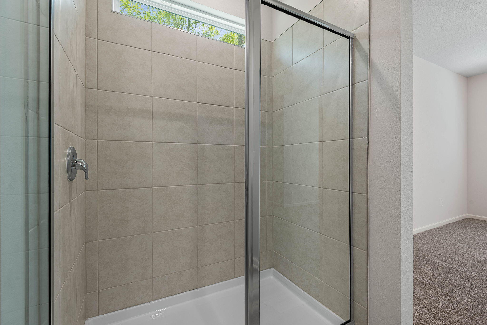 46 Poplar Drive Palm Coast, FL 32164 - Photo 33 of 59 a bathroom with a bathtub