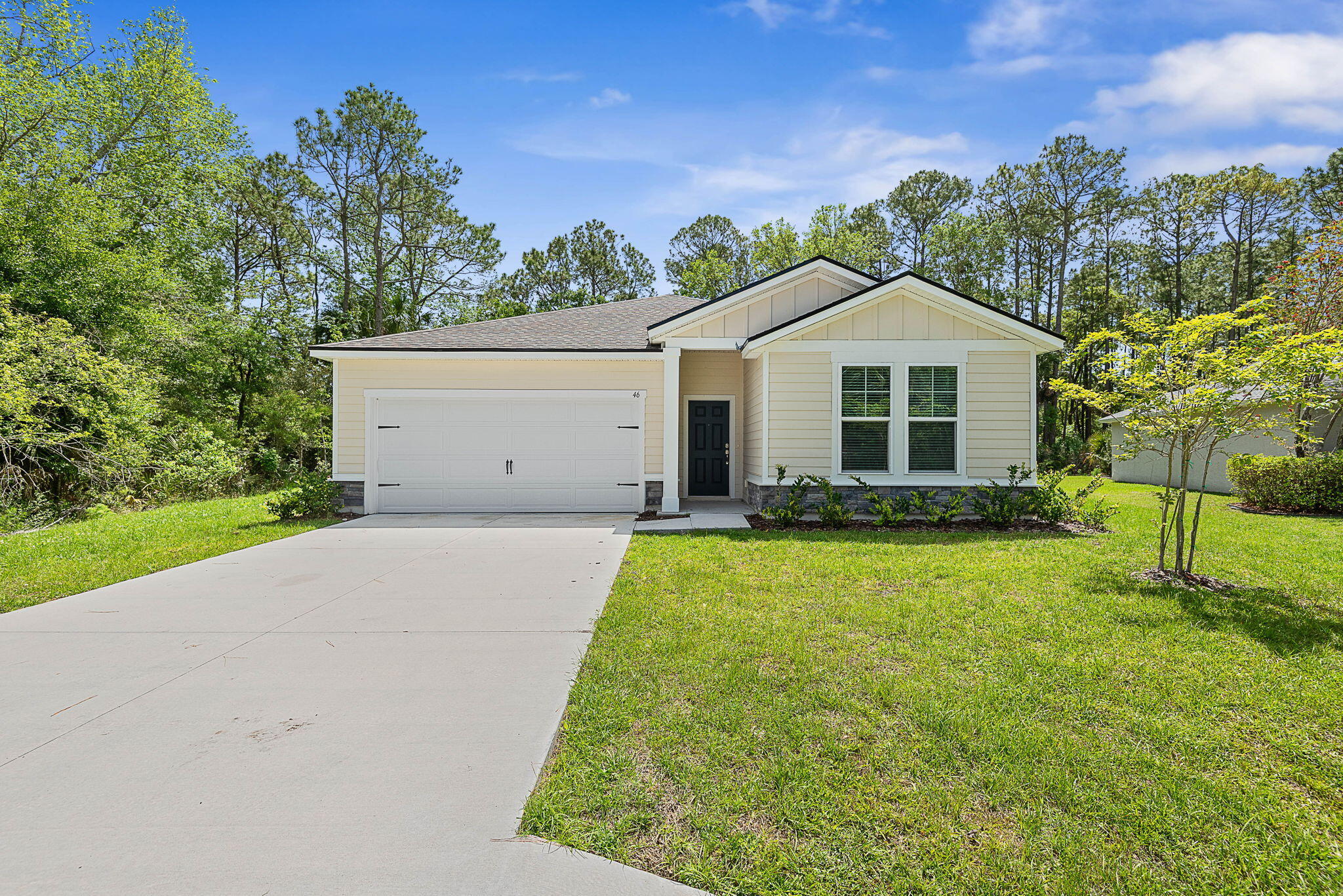 46 Poplar Drive Palm Coast, FL 32164 - Photo 4 of 59 a front view of a house with yard