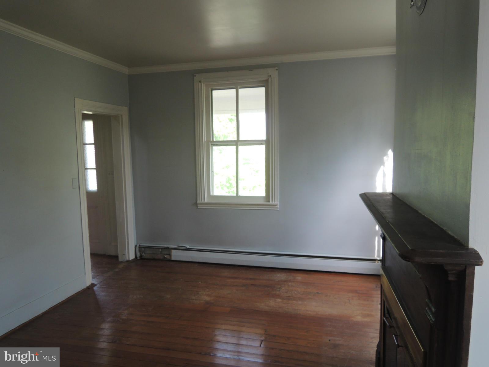 36915 Gaver Mill Road Purcellville, VA 20132 - Photo 14 of 30 Living Room