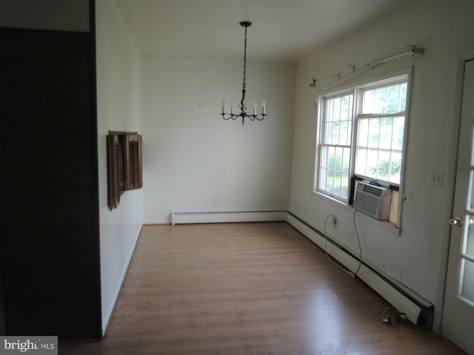 36915 Gaver Mill Road Purcellville, VA 20132 - Photo 15 of 30 Dining Room