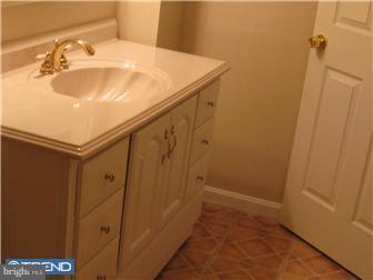 50 Hunting Ridge Road Newark, DE 19702 - Photo 4 of 7 Bathroom